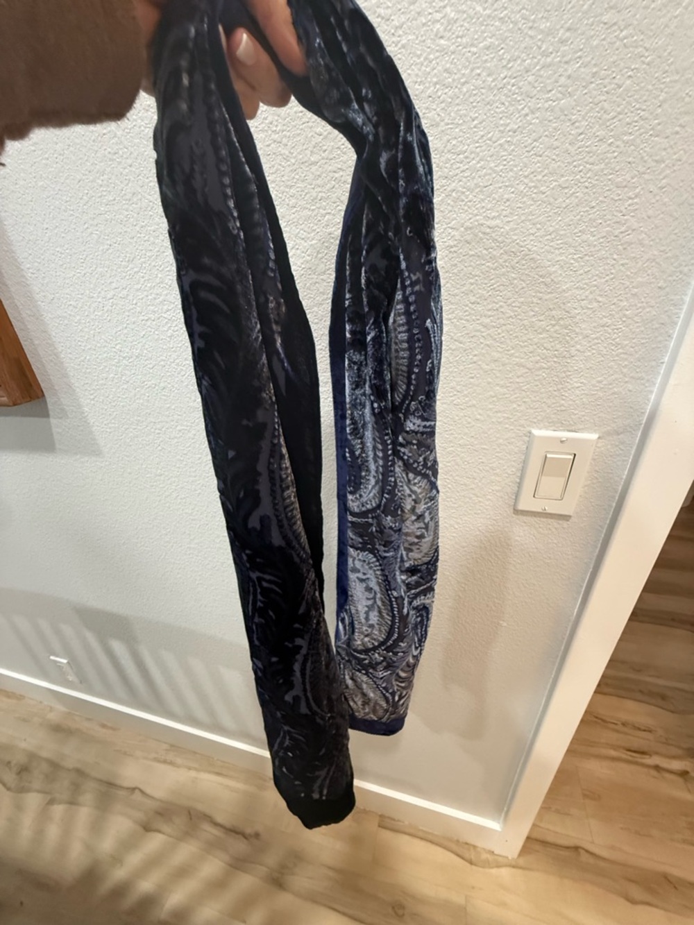 Bob Mackie Navy and Black Velvet Paisley Wrap - Picture 2 of 2